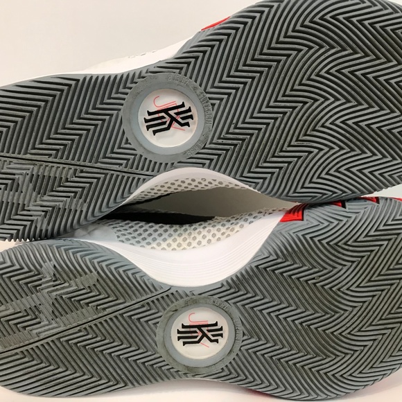 Nike Kyrie 1 Shoe Men Sz 9.5 Home Black Infrared - Picture 8 of 8